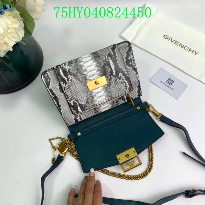 - 207 CC Quick dispatch Bags Bags - Specialized range  Givenchy