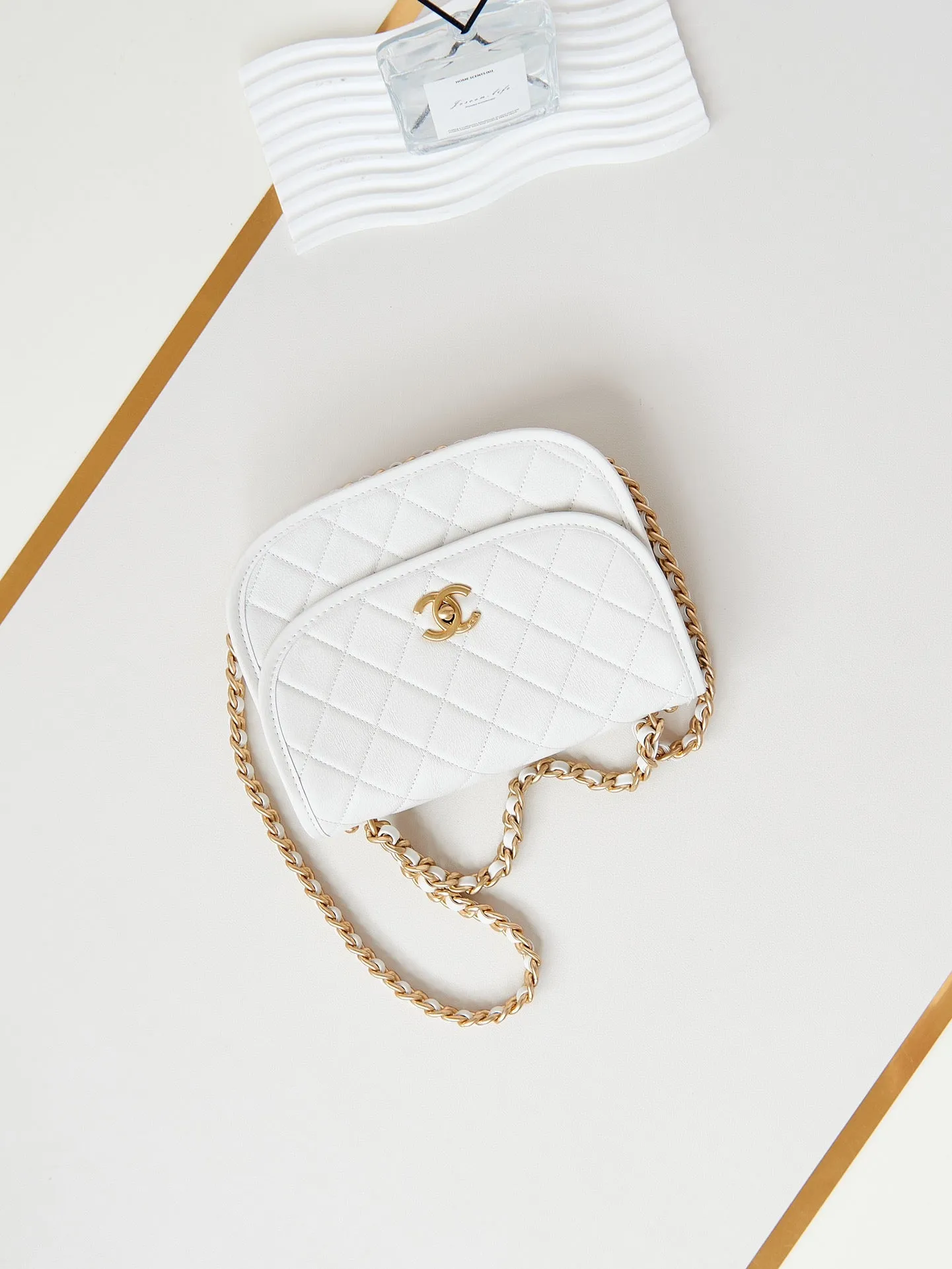24s Rave reviews calfskin CHANEL white hardware gold messenger Premium 23cm bag