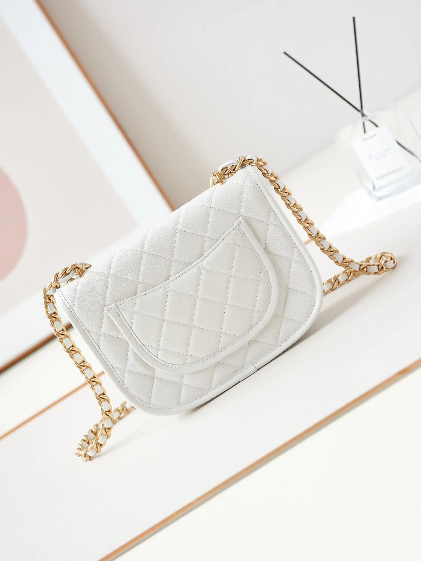 24s Rave reviews calfskin CHANEL white hardware gold messenger Premium 23cm bag