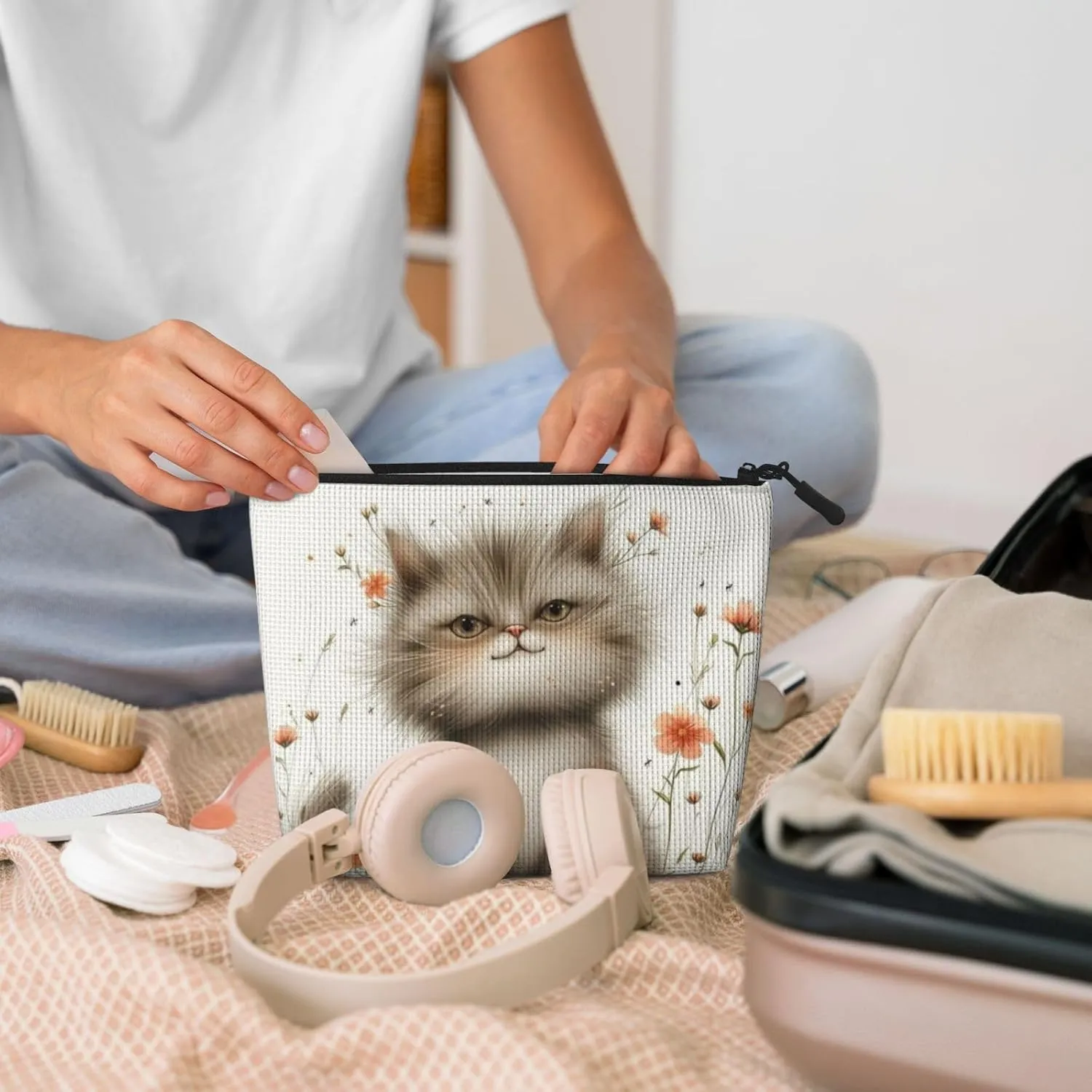 Gray Cat Makeup Bag, Large Capacity Travel Makeup Bag For Women, Waterproof Single-Ply Imitation Hemp Portable Zipper Cosmetic Bag, Travel Essentials Toiletry Bag，Cosmetic Organizer Pouch