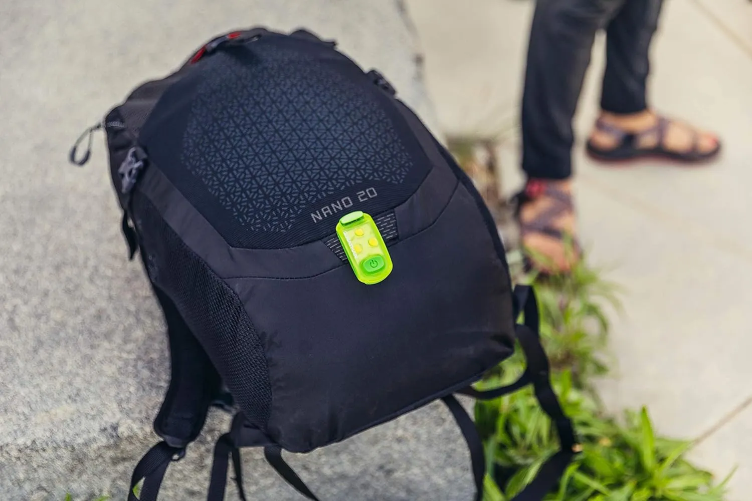 Gregory Nano 20L Plus Size Unisex Day Hiking/Commuter/Active Travel Backpack, Breathable Backpanel, Hydration Port, Plus Size, Obsidian Black