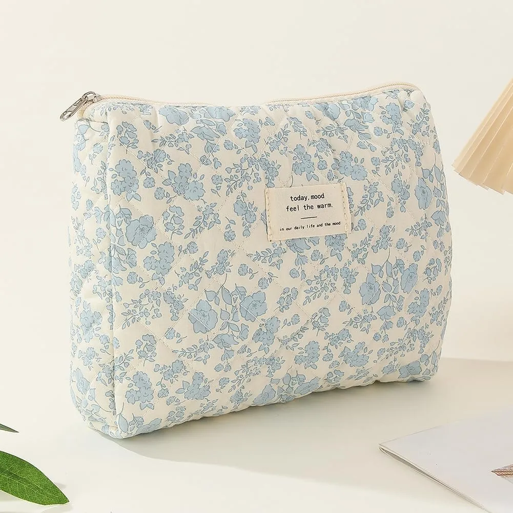 Juoxeepy Quilted Makeup Bag Floral Cotton Cosmetic Bag Jolly House Toiletry Bag Coquette Aesthetic Makeup Bag Cosmetic