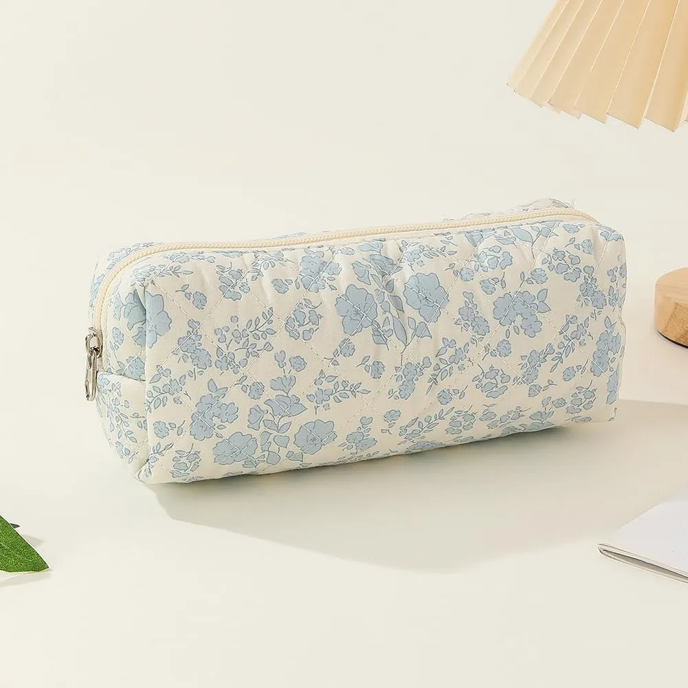 Juoxeepy Quilted Makeup Bag Floral Cotton Cosmetic Bag Jolly House Toiletry Bag Coquette Aesthetic Makeup Bag Cosmetic