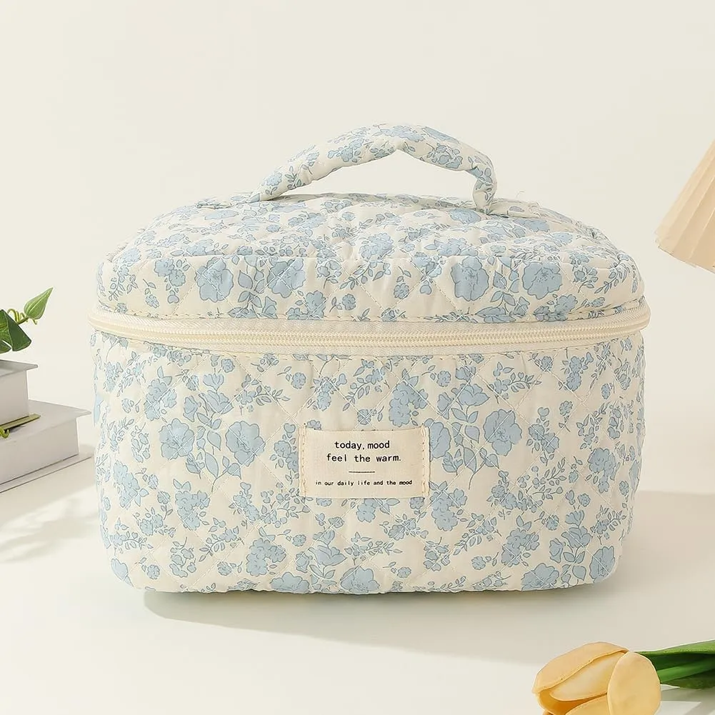 Juoxeepy Quilted Makeup Bag Floral Cotton Cosmetic Bag Jolly House Toiletry Bag Coquette Aesthetic Makeup Bag Cosmetic