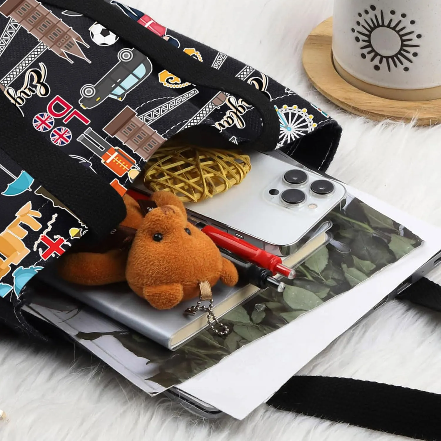 LEVLO London Travel Gift British Theme Cosmetic Bag England Souvenir Gift United Kingdom Make Up Zipper Pouch Bag (London BT)