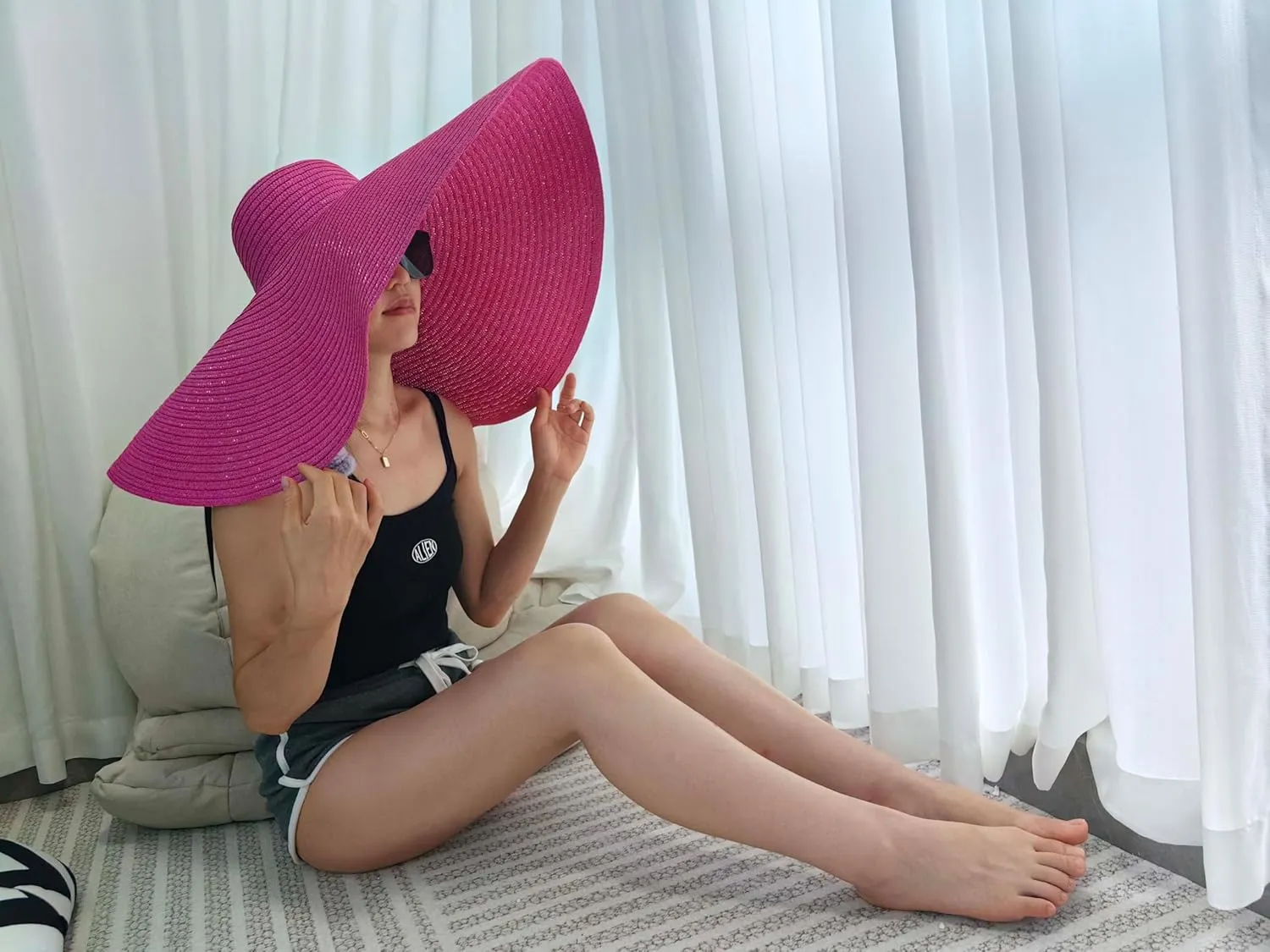 Oversized Beach Straw Hats for Women Extra Large Wide Brim Beach Hat Foldable Roll up Floppy Sun Hat