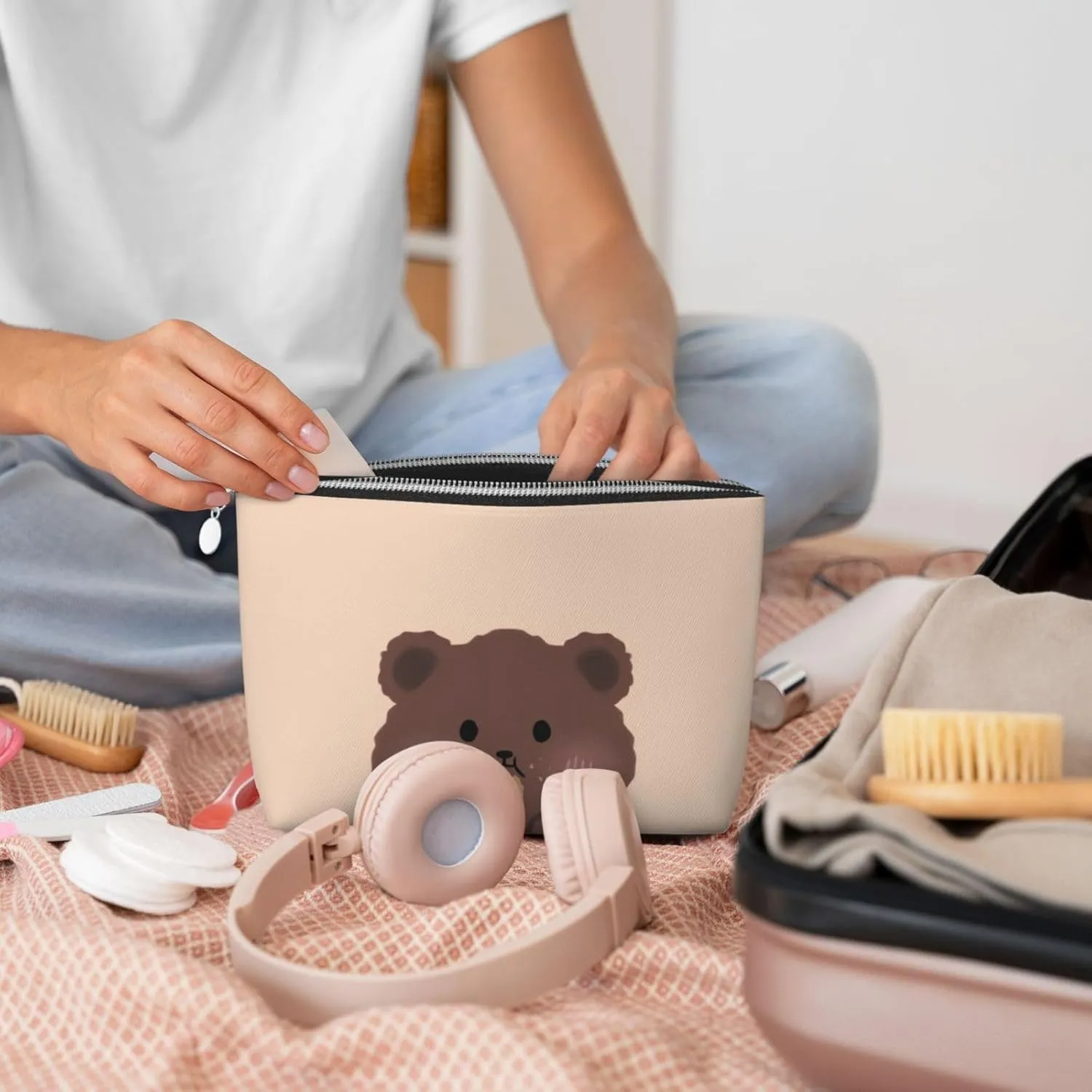 Portable Cosmetic Bag, Travel Zipper Pouch Small Makeup Bag Toiletry Organizer for Women - Cute Bear