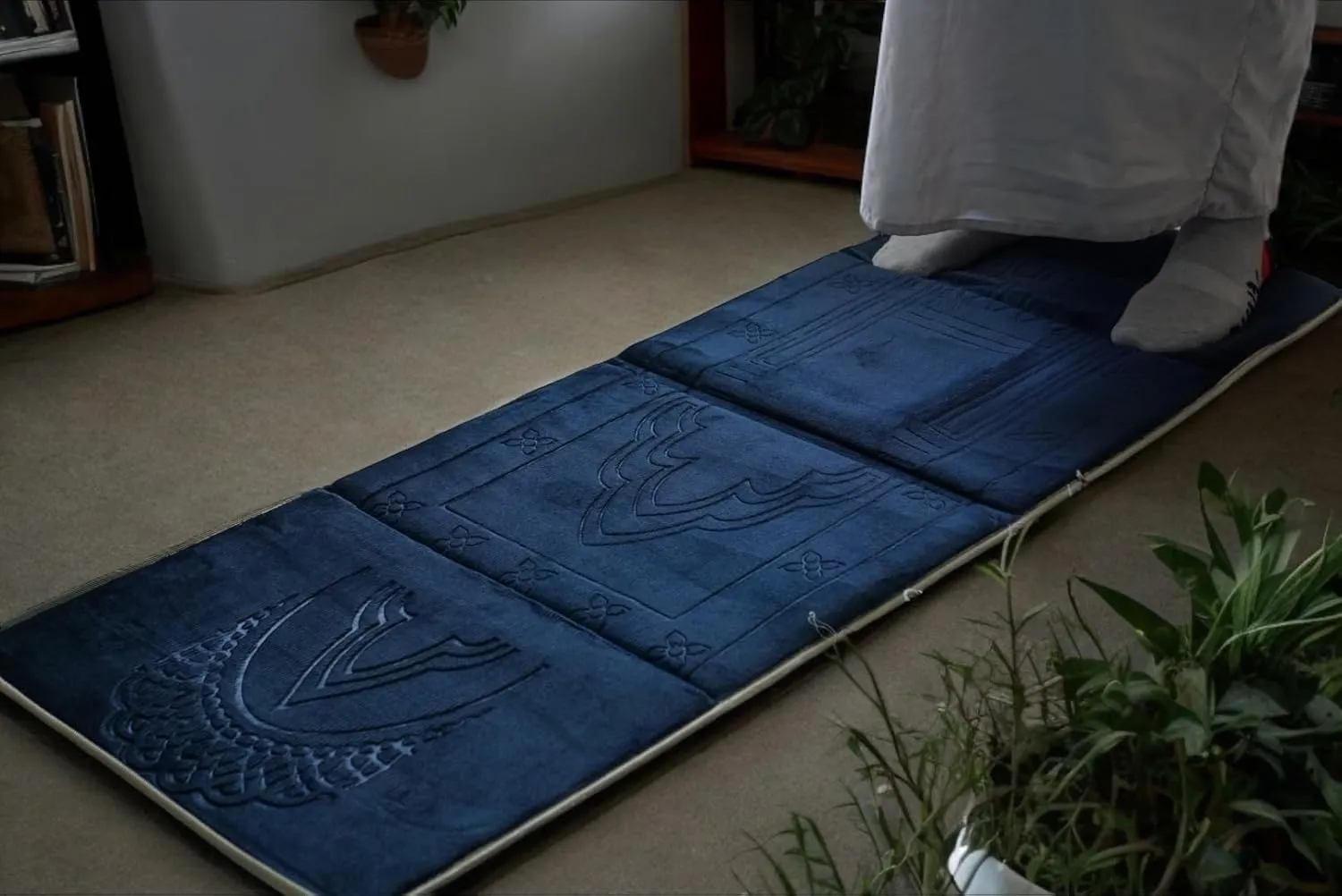 Tawakul Foldable Prayer Mat with Backrest - Thick & Padded Extra Comfort & Tote Bag for Easy Travel - Perfect for Jumah, Ramadan, Hajj, Umrah Gift for Family & Friends (Navy Blue)